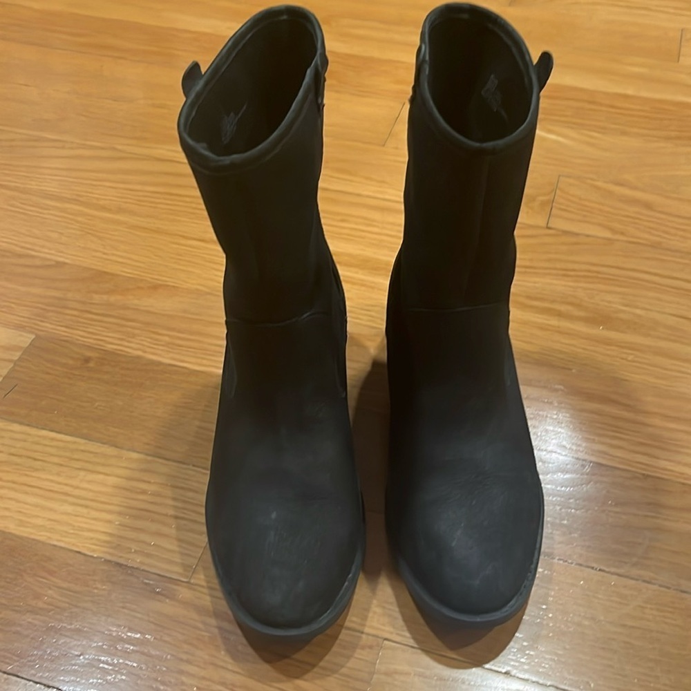Me too women’s black mid calf boots size 8.5